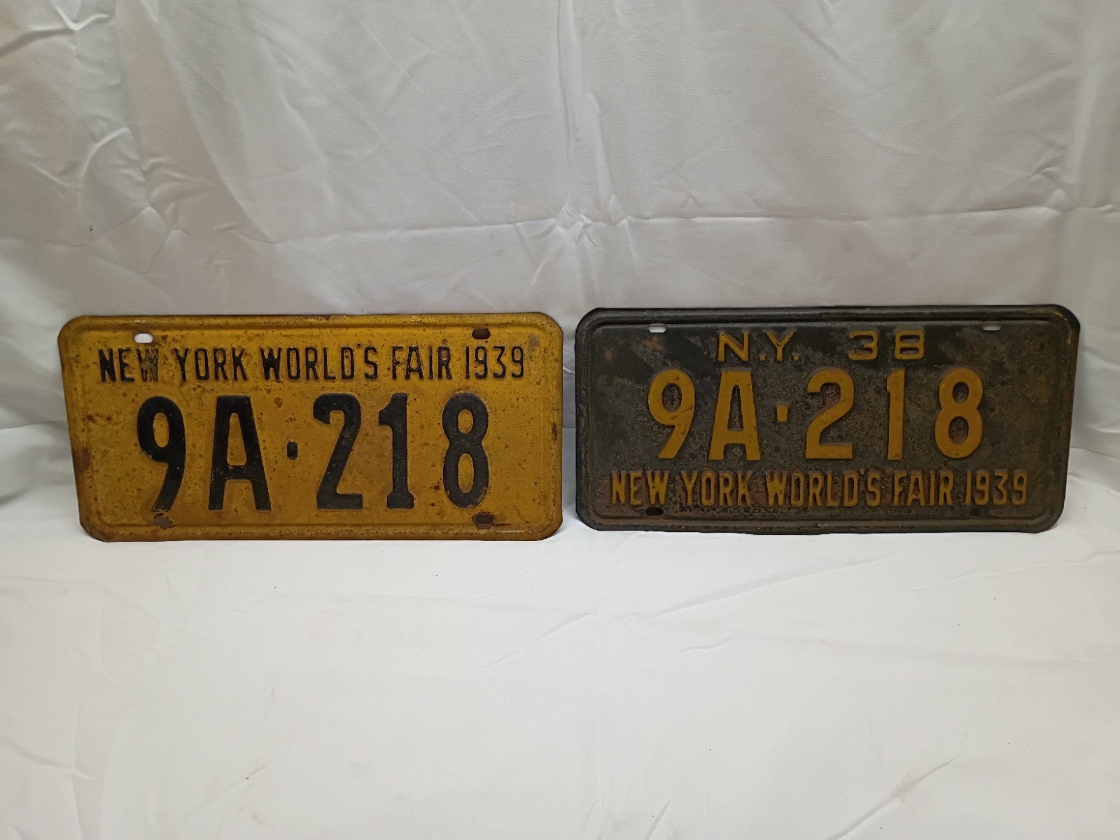 Vintage 1938 & 1939 New York Worlds Fair Commemorative License Plate, 9A-218 Vintage 1938 & 1939 New York Worlds Fair Commemorative License Plate, 9A-218