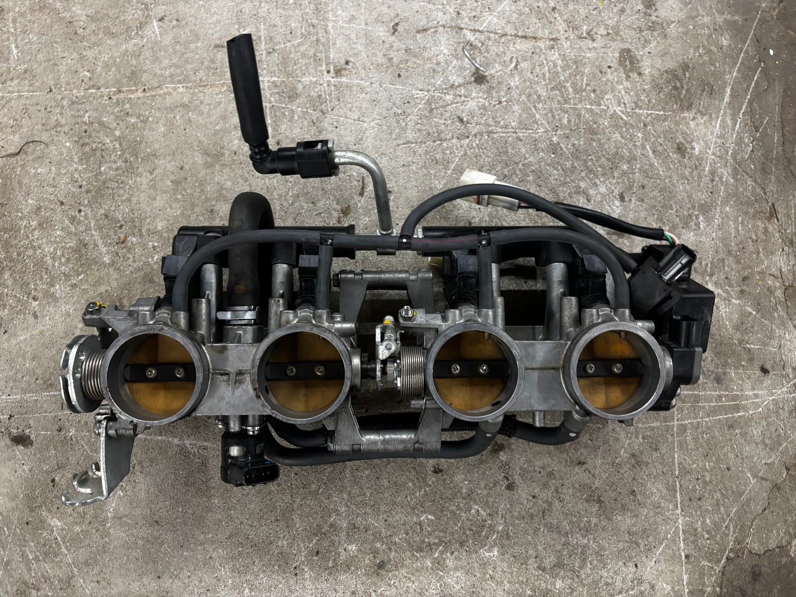 Suzuki Hayabusa GSX1300R Throttle Body Bodies TPS Injectors 24k OEM  2008-2020