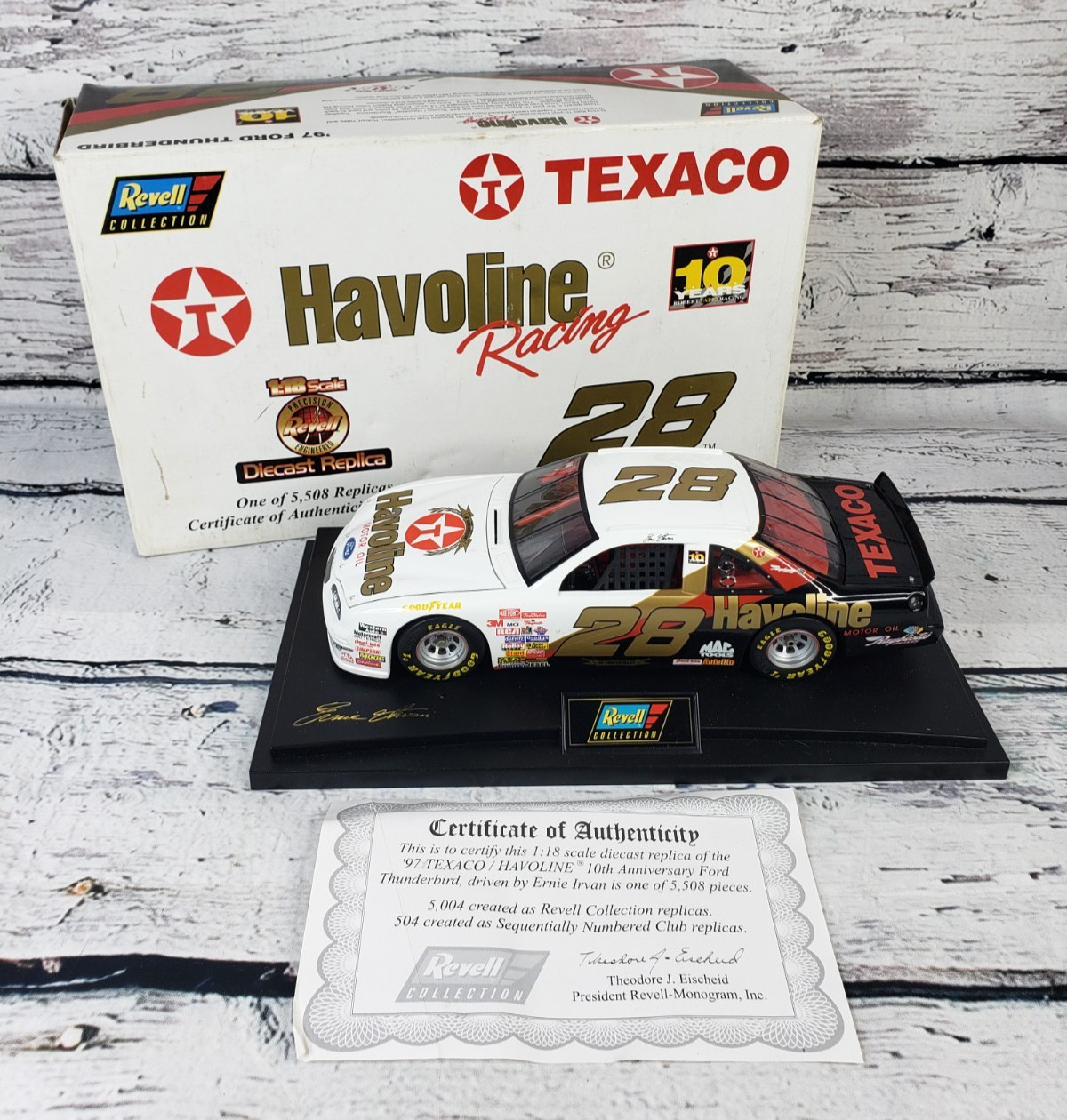 Revell Ernie Irvan 1:18 Texaco Havoline #28 1997 Ford Thunderbird with COA