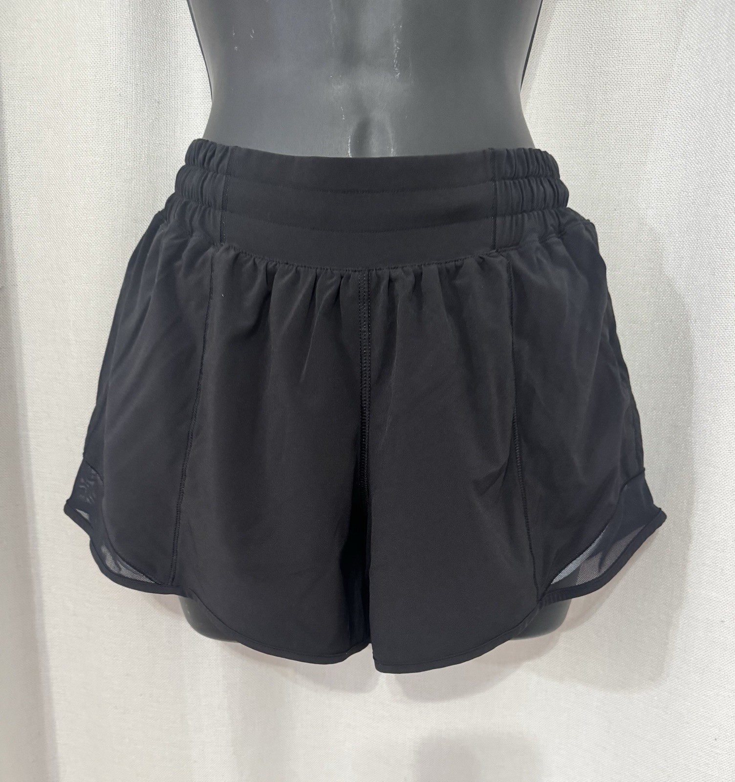 Lululemon Women\'s Hotty-Hot Shorts, 4in Inseam, Size 4 High Rise, Lined Lululemon Women\'s Hotty-Hot Shorts, 4in Inseam, Size 4 High Rise, Lined