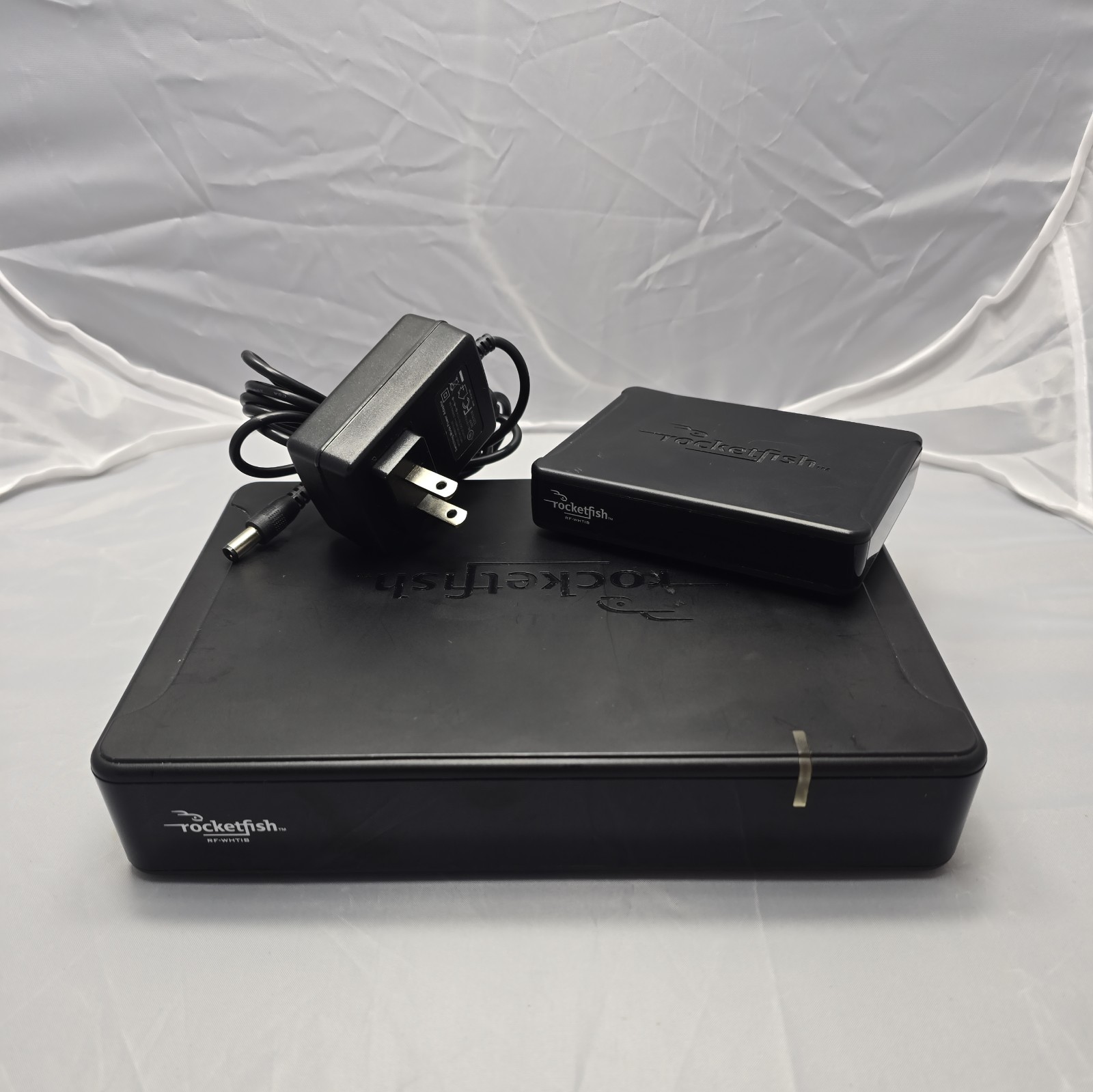 Rocketfish RF-WHTIB-A Wireless Black Rear Speaker Sender And Receiver - Tested Rocketfish RF-WHTIB-A Wireless Black Rear Speaker Sender And Receiver - Tested