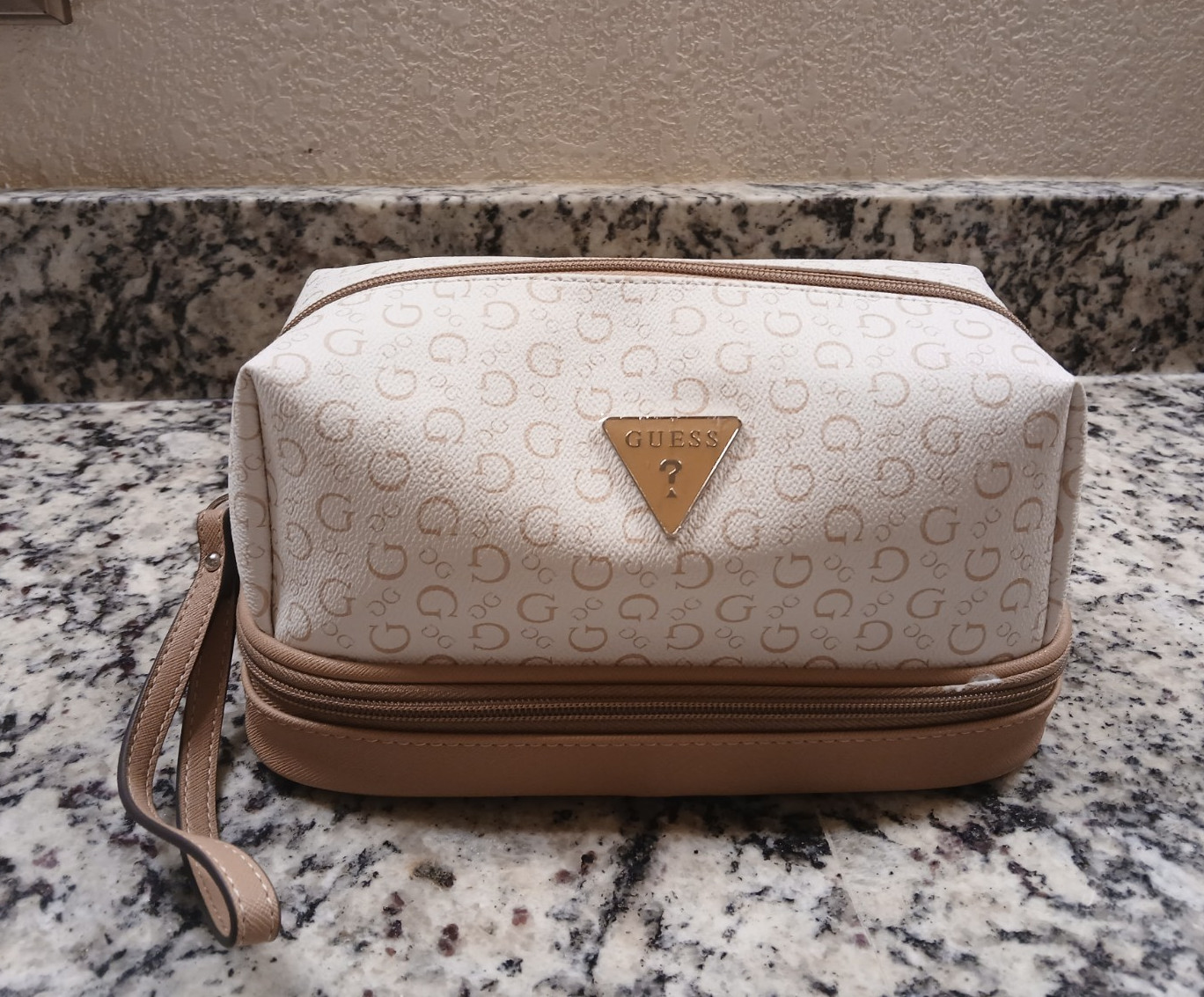 GUESS Beige & Brown Makeup Bag Cosmetic Case with Zipper and Wrist Strap GUESS Beige & Brown Makeup Bag Cosmetic Case with Zipper and Wrist Strap