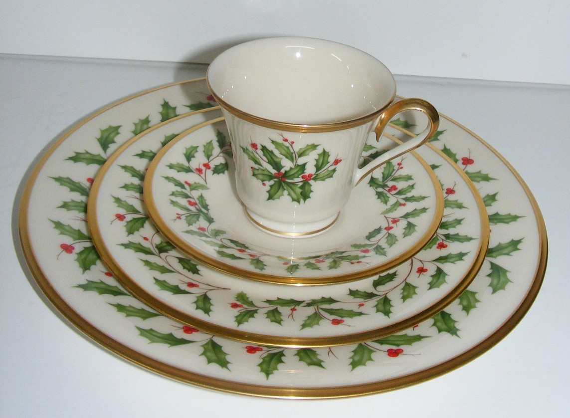 Vintage Lenox Porcelain 4 Piece Place Setting Holiday Holly Berries Gold Trim Vintage Lenox Porcelain 4 Piece Place Setting Holiday Holly Berries Gold Trim