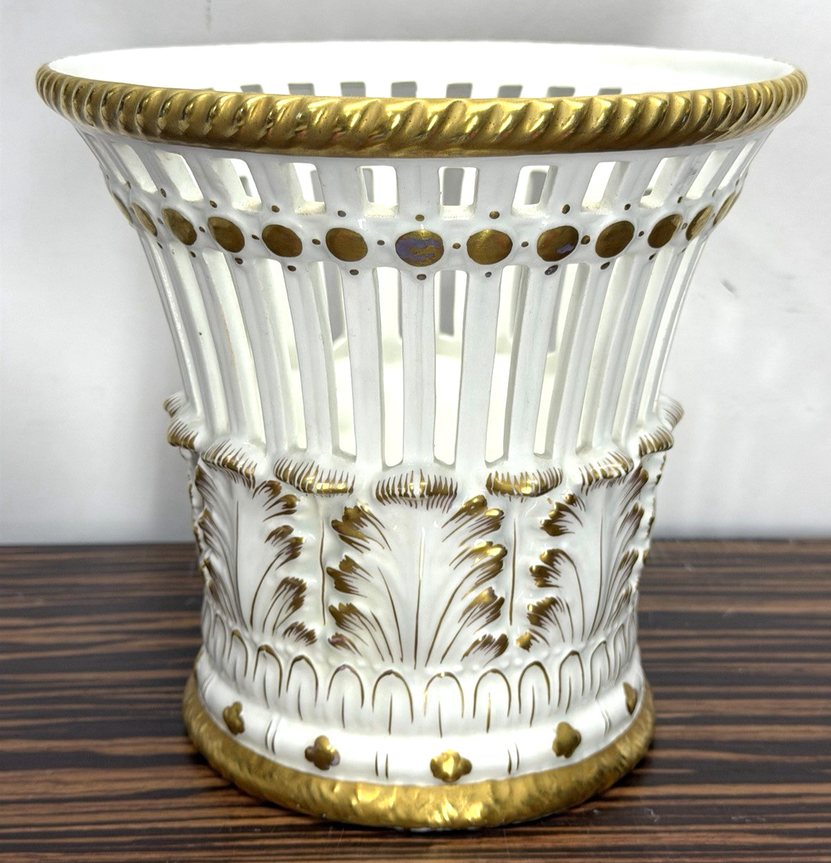 Vintage MOTTAHEDEH Italy Reticulated White & Gold Porcelain Cachepot Vintage MOTTAHEDEH Italy Reticulated White & Gold Porcelain Cachepot
