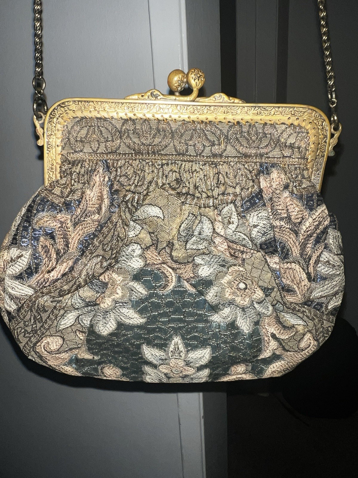Vintage Antique Tapestry Fabric Purse With Hinge Metal Frame And Chain Vintage Antique Tapestry Fabric Purse With Hinge Metal Frame And Chain