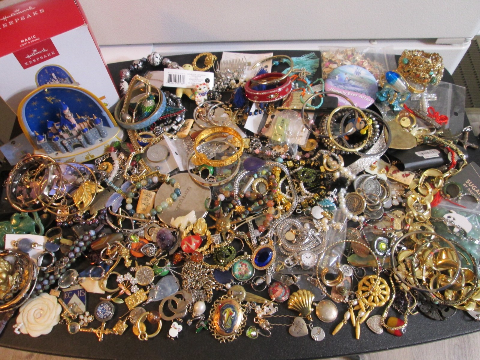 HUGE Vintage to Now JUNK DRAWER LOT Estate Jewelry Loose & Misc Pcs Unsearched HUGE Vintage to Now JUNK DRAWER LOT Estate Jewelry Loose & Misc Pcs Unsearched