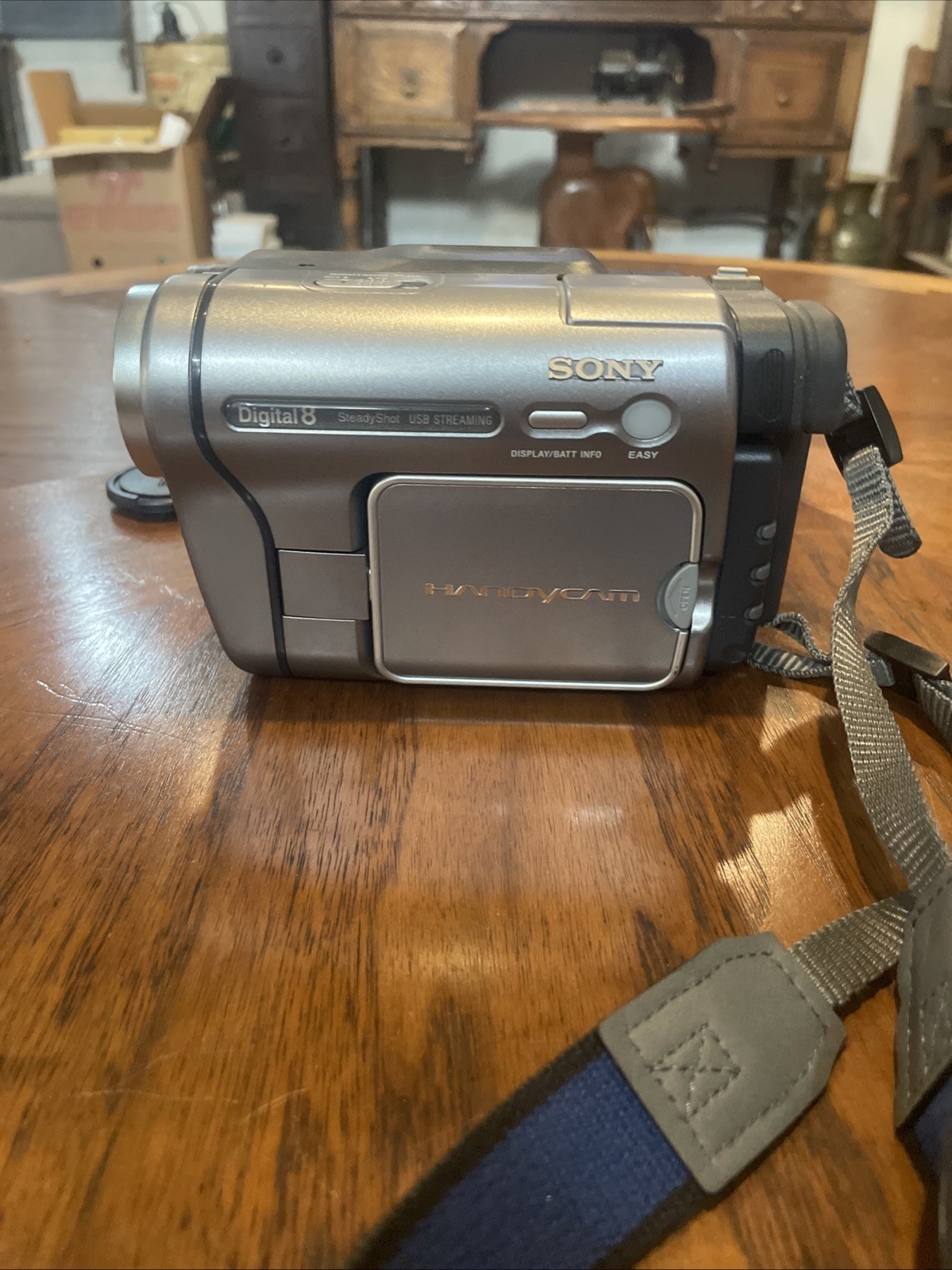 Sony Handycam DCR-TRV280 Digital-8 Camcorder