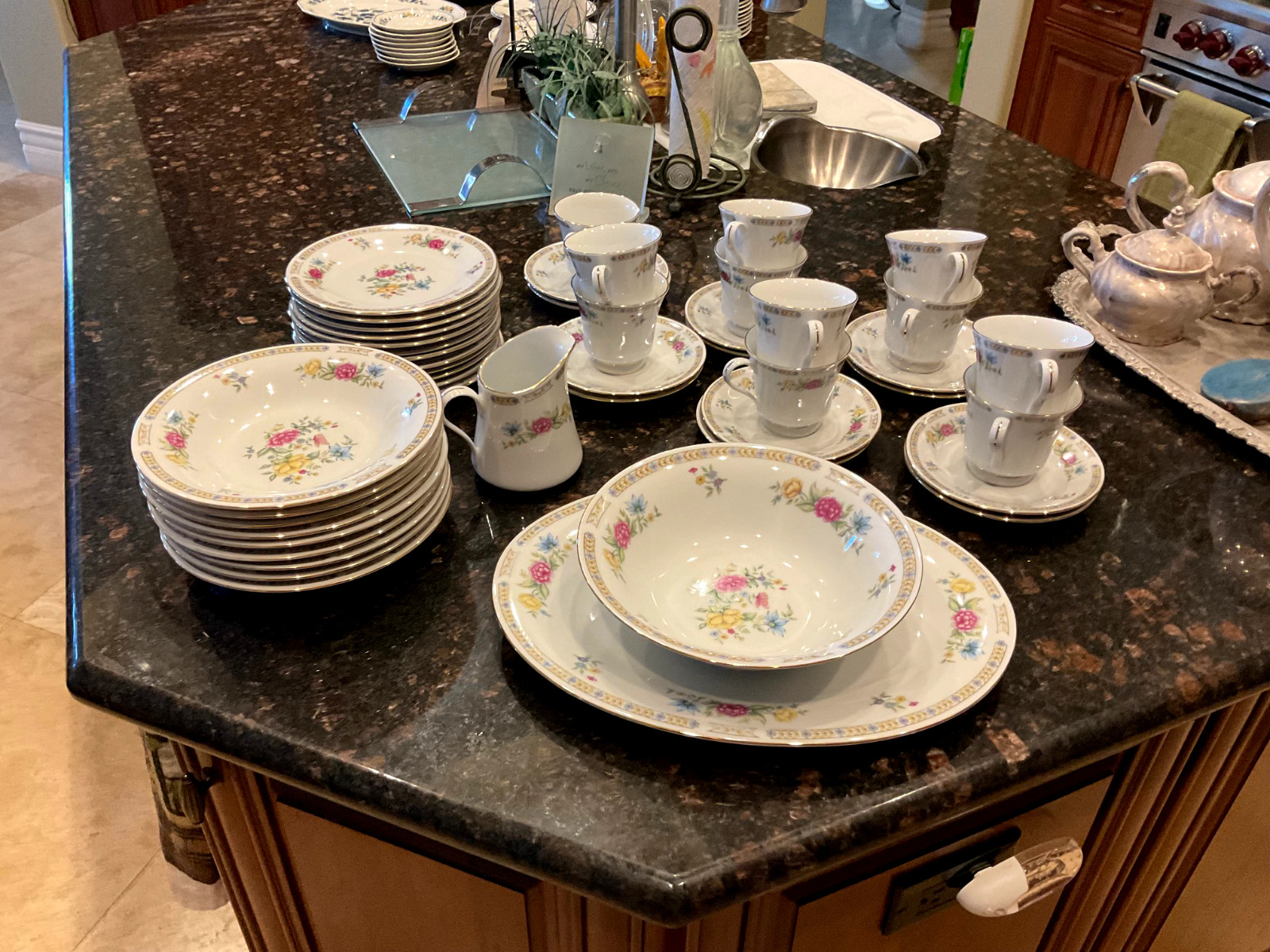 Lovely Rose Floral Liling Fine China Yung Shen LING ROSE Soup Supper Service