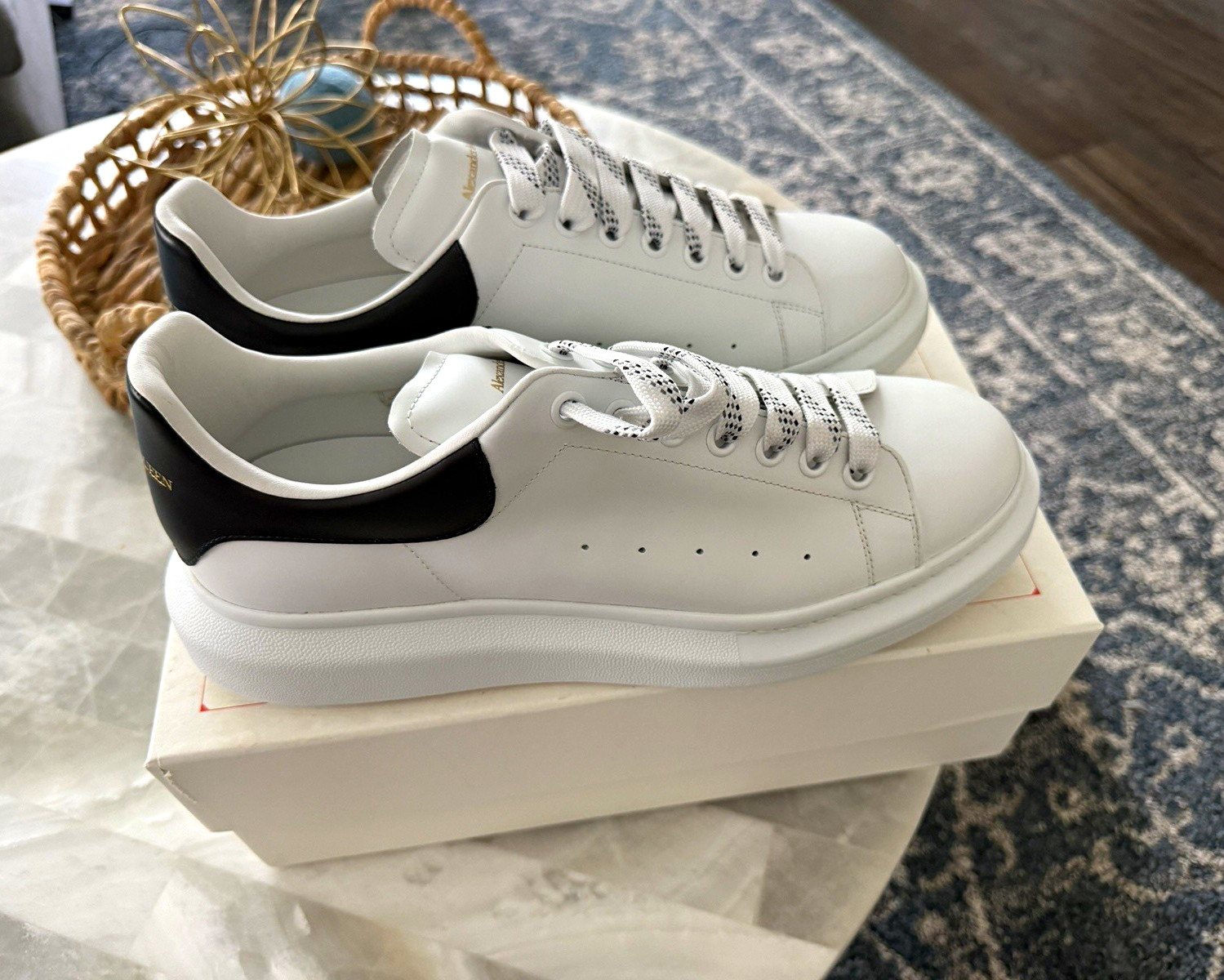 Alexander McQueen Oversized White/Black Leather Lace-Up Sneakers Men’s 13 EU46 Alexander McQueen Oversized White/Black Leather Lace-Up Sneakers Men’s 13 EU46