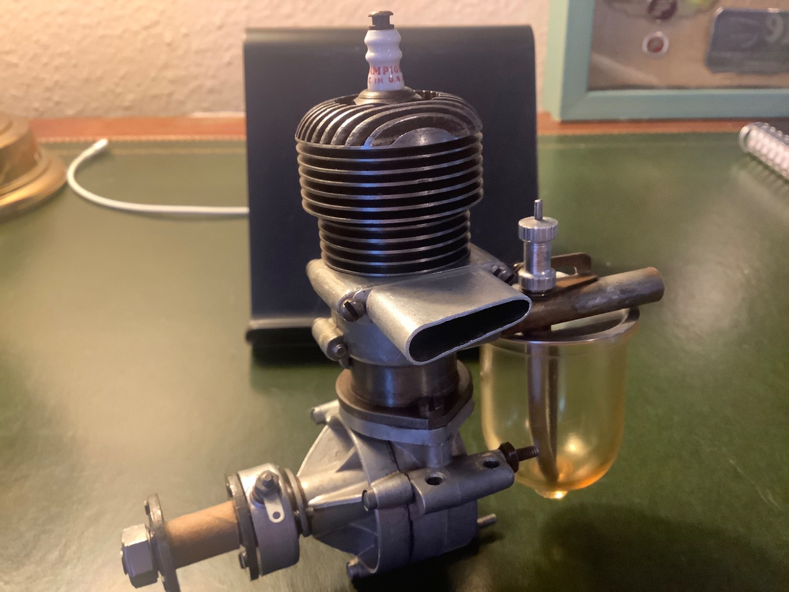 VINTAGE 1938 Ohlsson GoldSeal GAS SPARK MODEL AIRPLANE ENGINE wTANK VINTAGE 1938 Ohlsson GoldSeal GAS SPARK MODEL AIRPLANE ENGINE wTANK