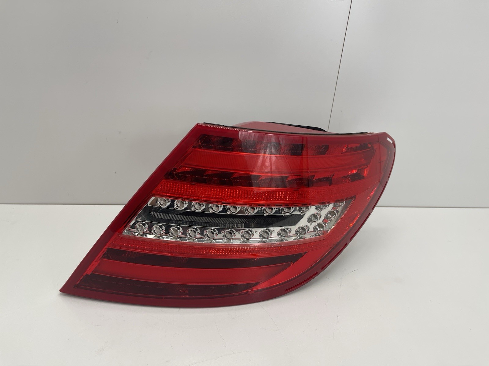 2012-15 Mercedes C250 C300 C350 C63 RH Tail Light OEM A2049060703 Right