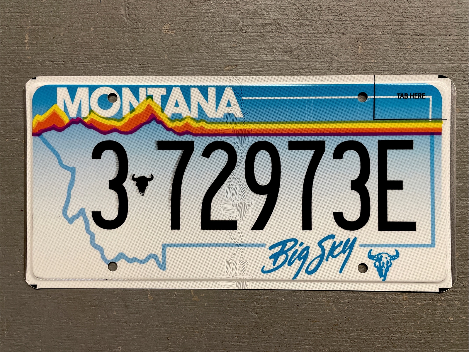 VINTAGE MONTANA LICENSE PLATE BIG SKY RAINBOW RANDOM LETTERS/NUMBERS FAIR COND. VINTAGE MONTANA LICENSE PLATE BIG SKY RAINBOW RANDOM LETTERS/NUMBERS FAIR COND.