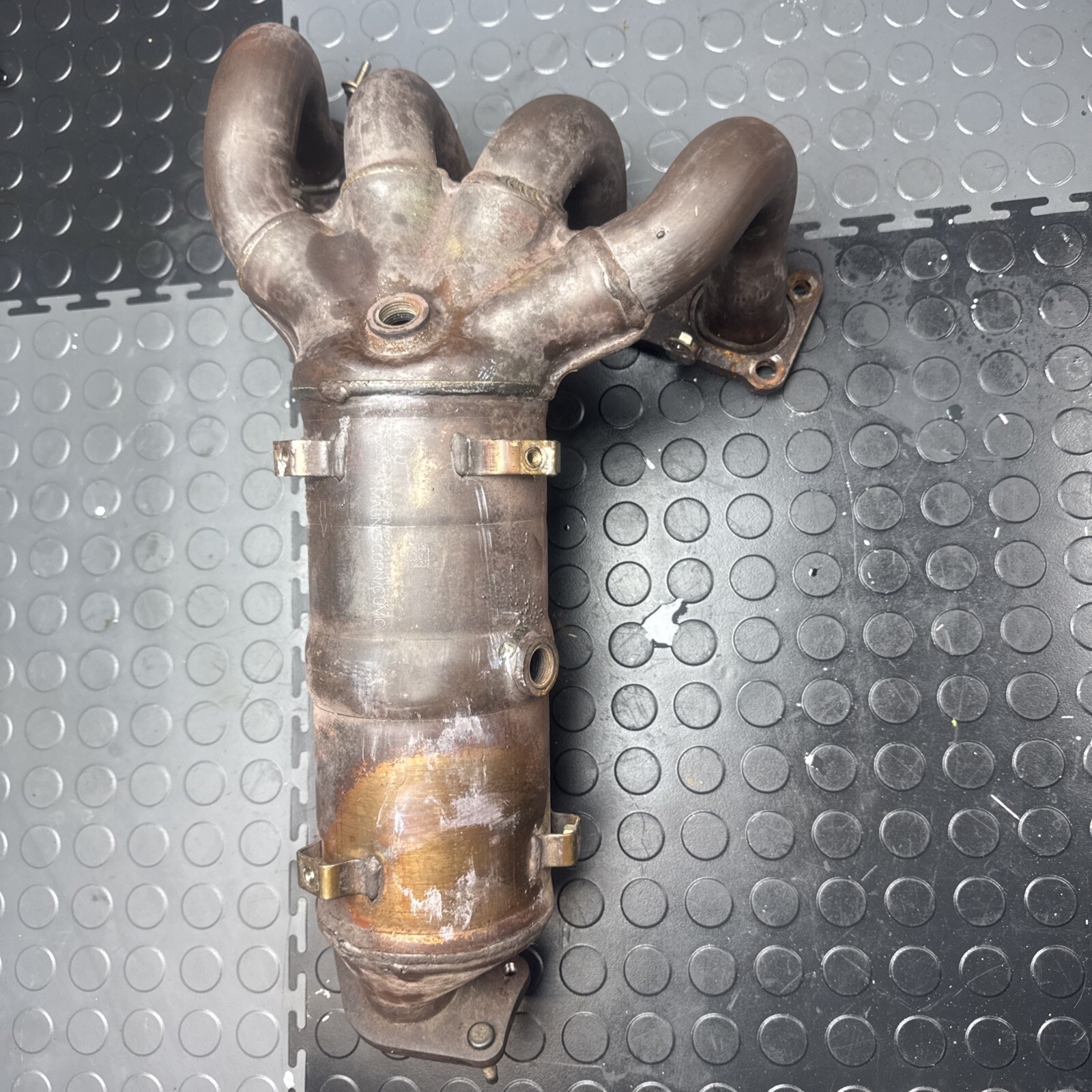 2014-2022 JEEP CHEROKEE 2.4L FWD EXHAUST MANIFOLD OEM 68234997AC