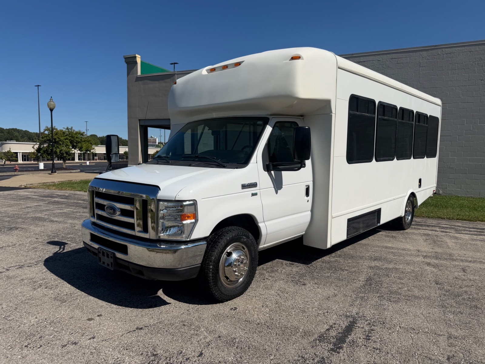 2018 Ford E-450 shuttle bus limo 25 passenger coach seating 27K miles