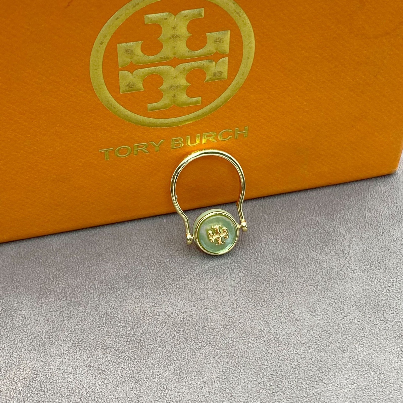 New Tory Burch Kira Double-Sided Reversible Logo Ring Green Mint Size 8 New Tory Burch Kira Double-Sided Reversible Logo Ring Green Mint Size 8