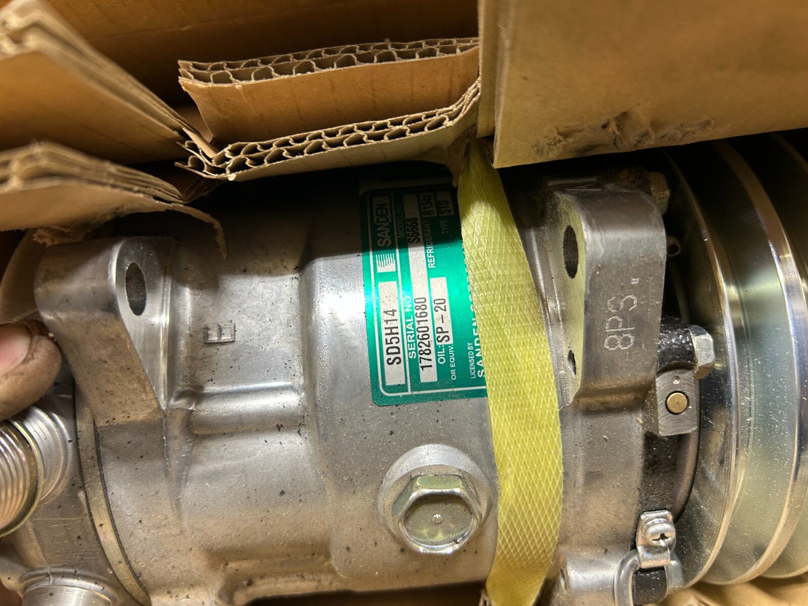 Vintage Air Air Conditioning Compressor 04808-VUQ Vintage Air Air Conditioning Compressor 04808-VUQ