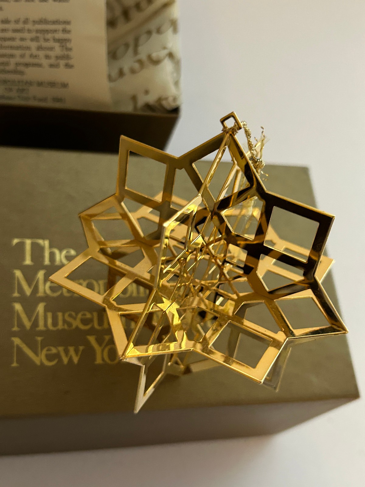 MMA Metropolitan Museum of Art Gold Plated 3D Interlocked Stars Ornament Rare MMA Metropolitan Museum of Art Gold Plated 3D Interlocked Stars Ornament Rare