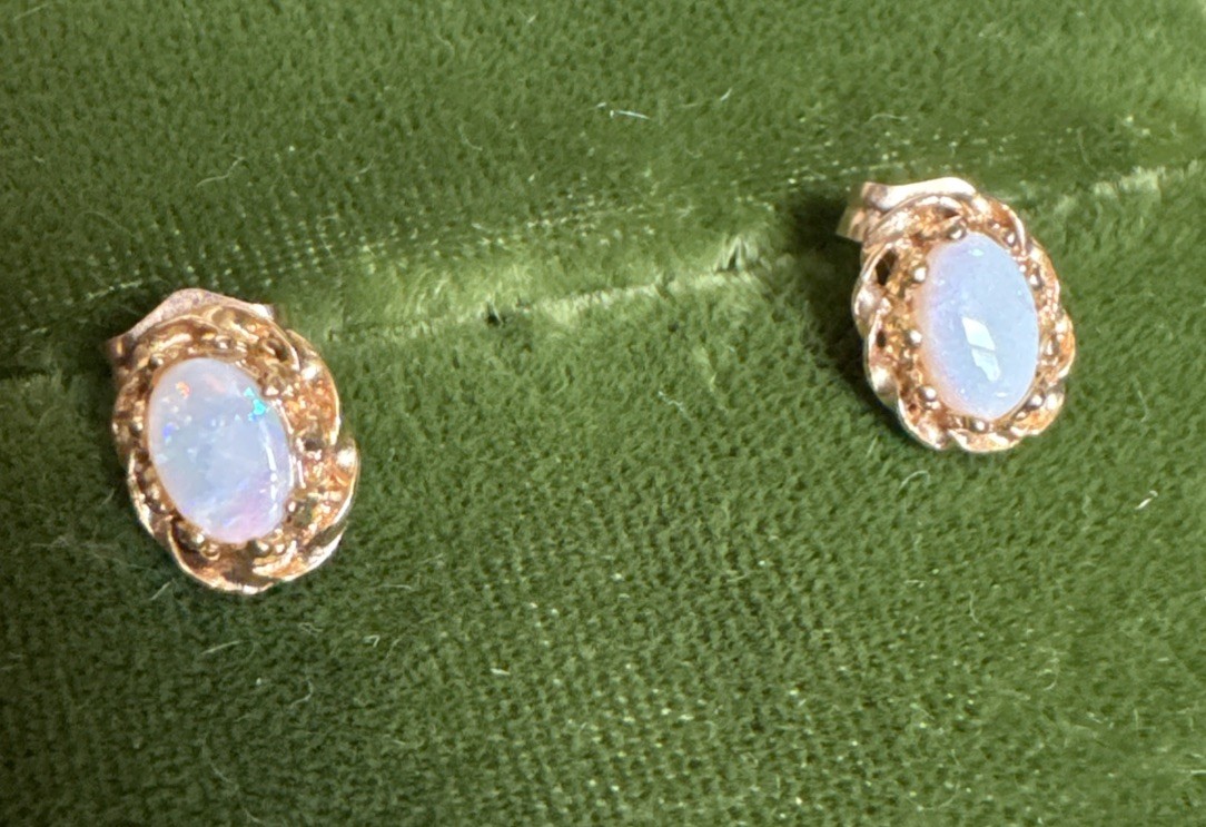 Vintage Opal Oval Stud Earrings 14K Yellow Gold 6x4 mm Gems - Estate Jewelry Vintage Opal Oval Stud Earrings 14K Yellow Gold 6x4 mm Gems - Estate Jewelry