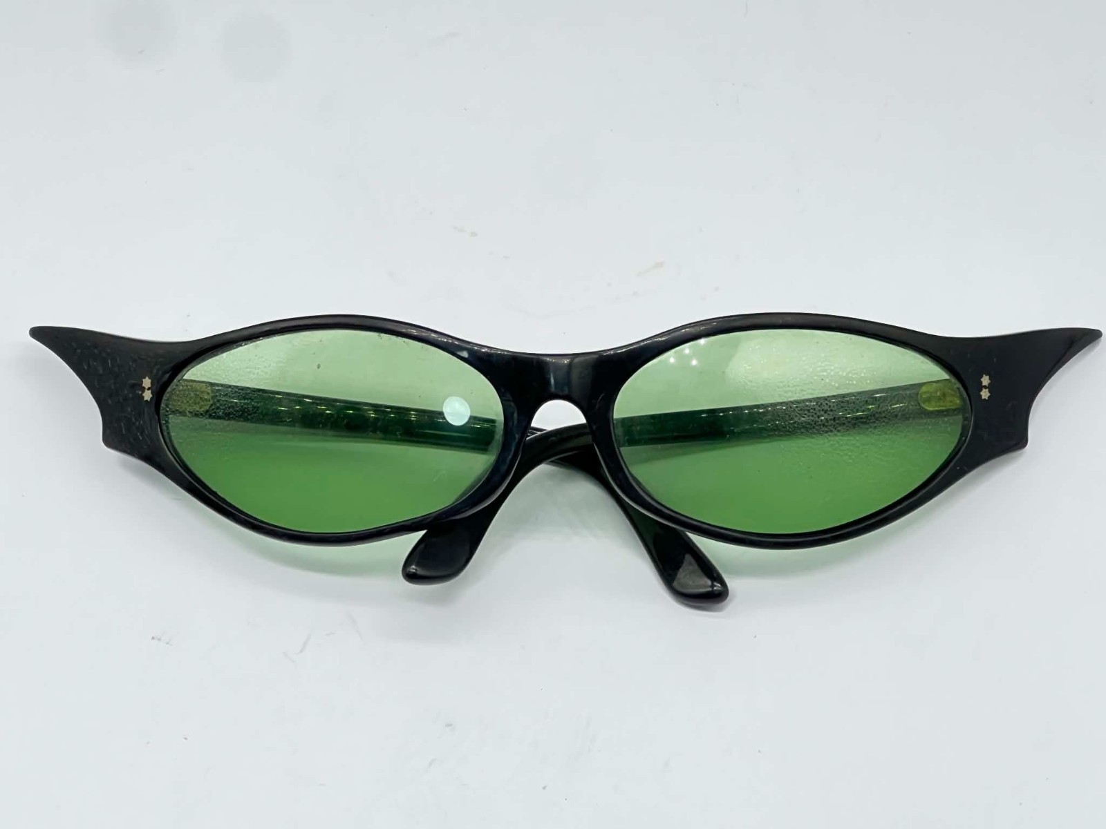 Vintage 1950s 1960s Cat Eye Sunglasses Black Frame Green Lenses Atomic Space Age Vintage 1950s 1960s Cat Eye Sunglasses Black Frame Green Lenses Atomic Space Age