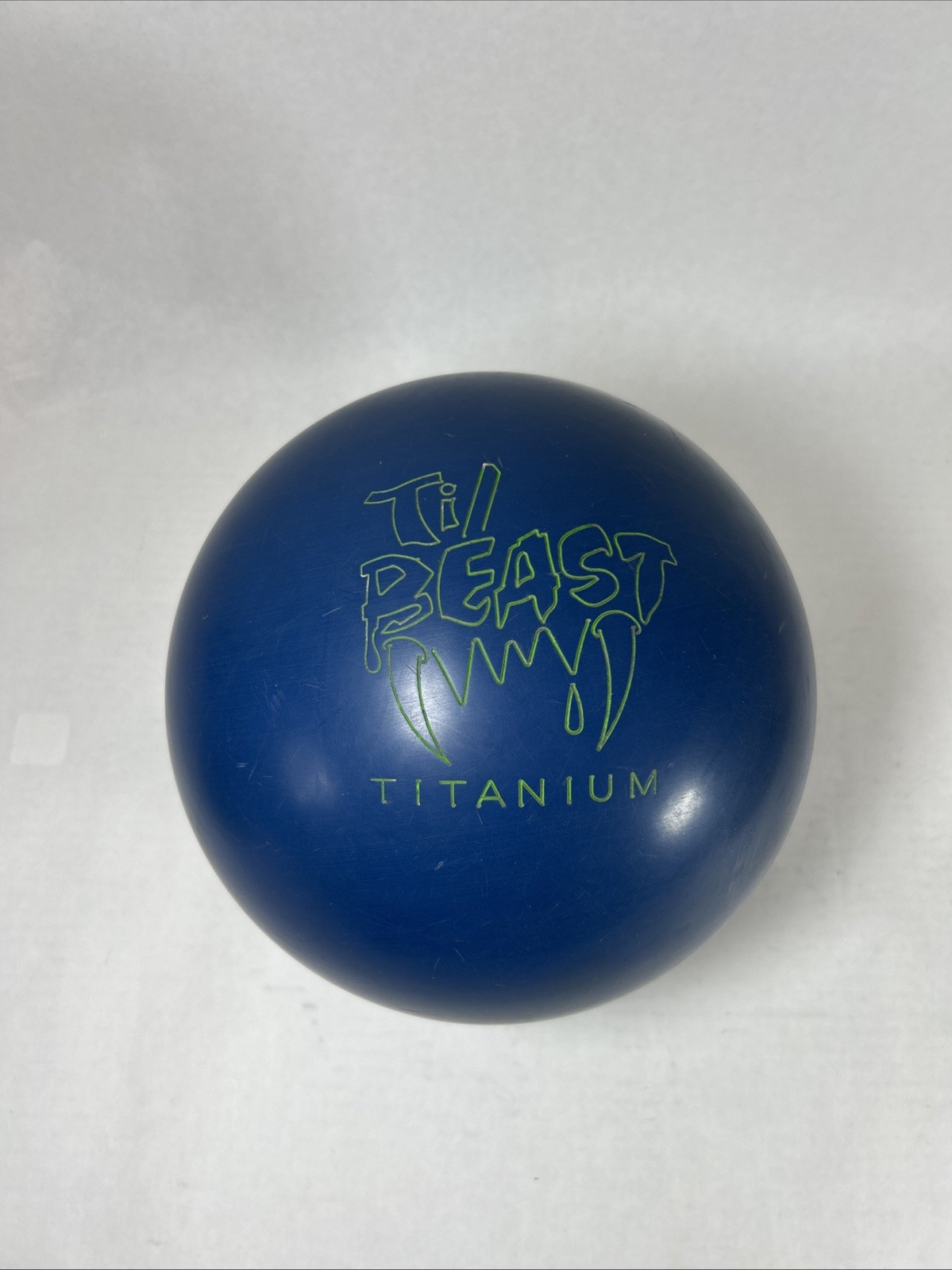 USED - Bowling Ball -15Lb - Columbia 300 TI BEAST TITANIUM USED - Bowling Ball -15Lb - Columbia 300 TI BEAST TITANIUM