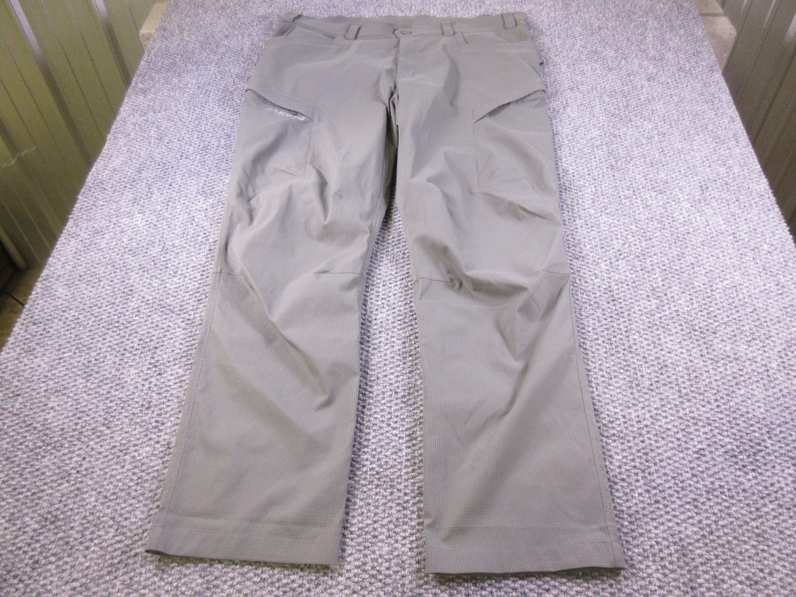 KUIU Tiburon Pants Mens 44x33 Gray Softshell Hiking Hunting Zip Pocket Outdoor