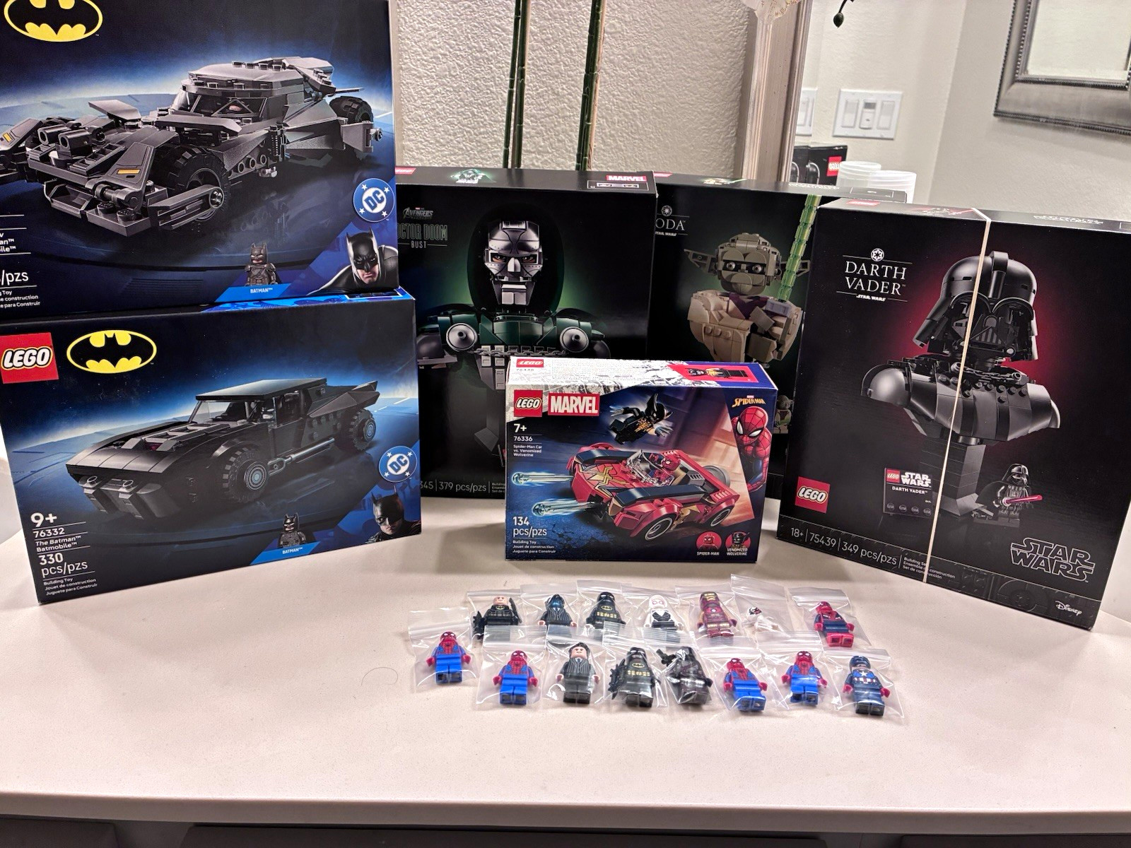 LEGO Star Wars, DC & Marvel Minifigs & Sets Bundle Marvel Legends