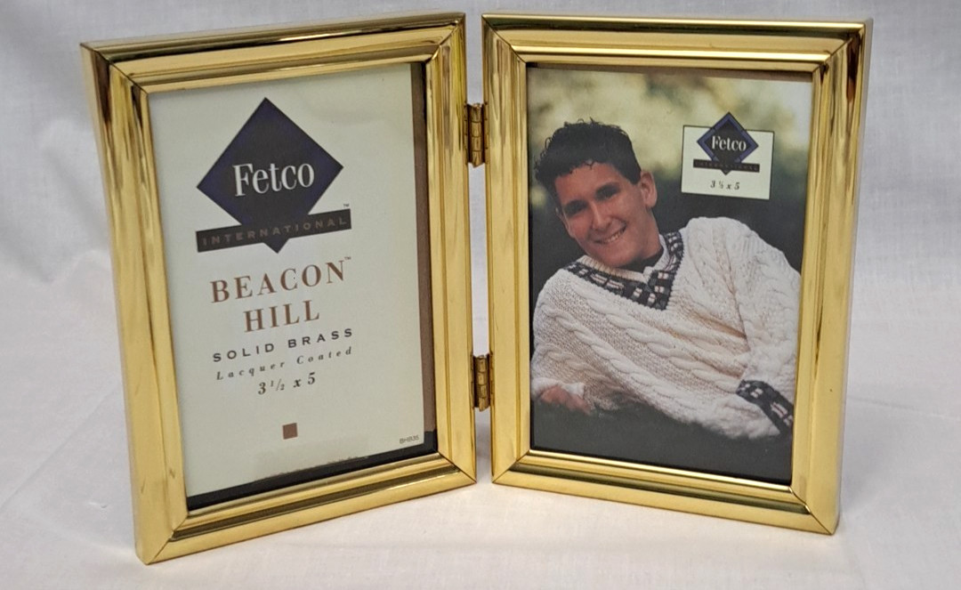 Vtg Fetco Beacon Hill Collection Lacquered Brass Bi-Fold Photo Frame 3.5x5 Vtg Fetco Beacon Hill Collection Lacquered Brass Bi-Fold Photo Frame 3.5x5