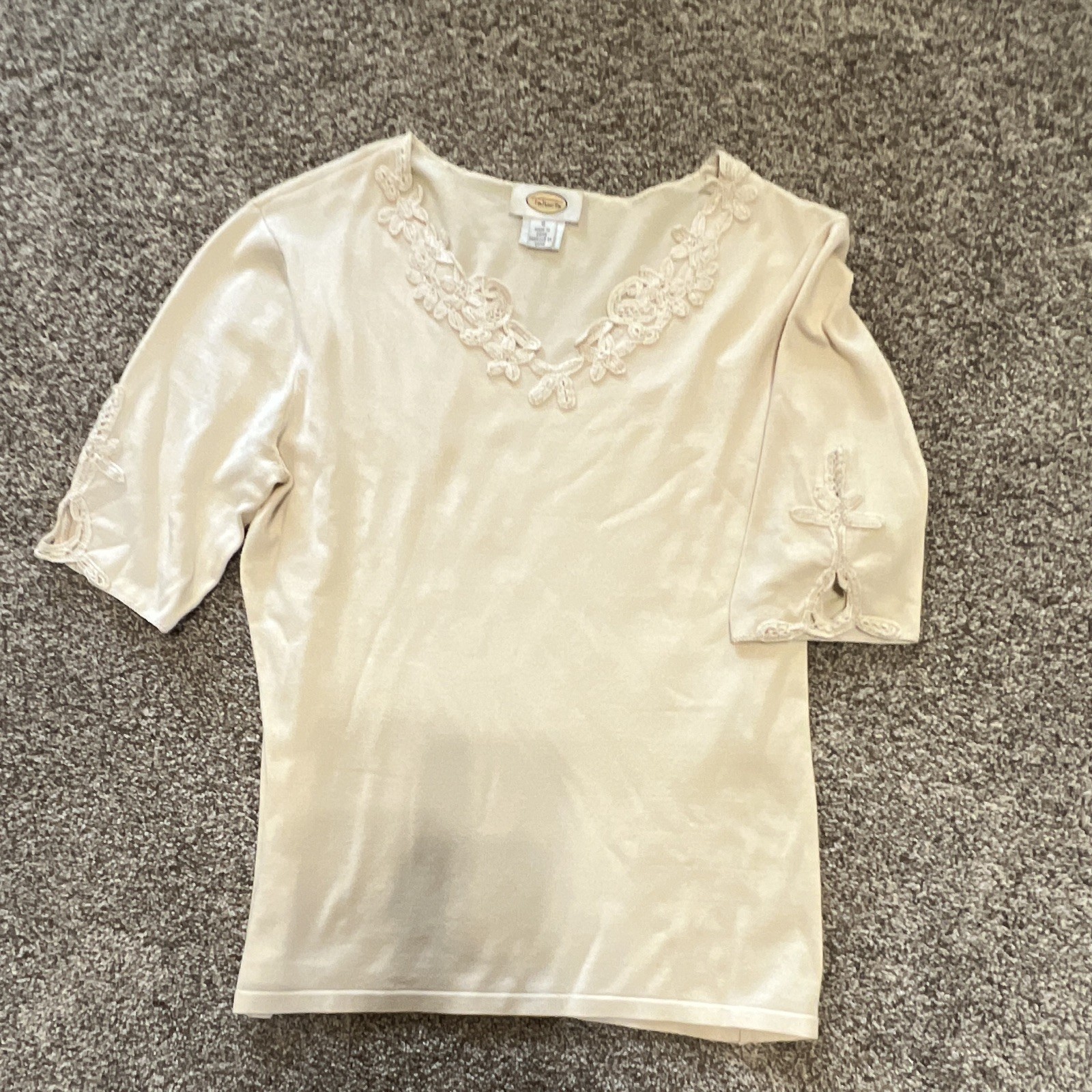 Talbots Women\'s Ivory Silk Blend Satin V-Neck Embroidered SS Blouse S Talbots Women\'s Ivory Silk Blend Satin V-Neck Embroidered SS Blouse S
