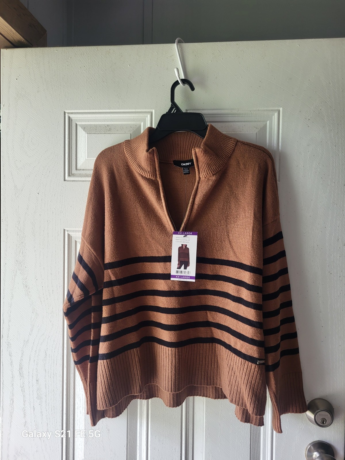 DKNY Women\'s Quarter-Zip Sweater. Size XXL. Brown / Black. Long Sleeved. DKNY Women\'s Quarter-Zip Sweater. Size XXL. Brown / Black. Long Sleeved.