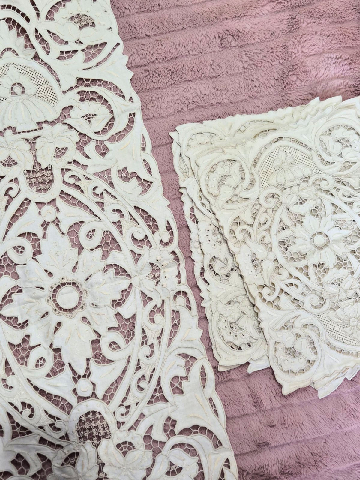 Vintage Italian Lace Linen Runner/8 Placemat Lot Vintage Italian Lace Linen Runner/8 Placemat Lot