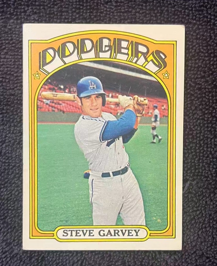 1972 Topps - High # Steve Garvey #686 ... No wrinkles or creases Dodgers 1972 Topps - High # Steve Garvey #686 ... No wrinkles or creases Dodgers