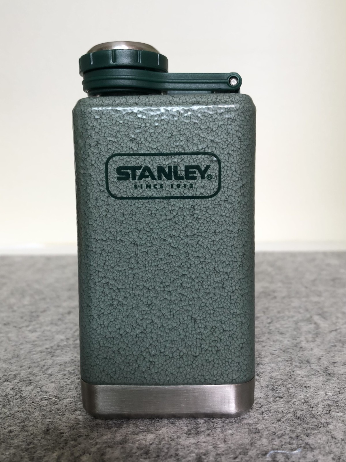 Green Stanley Adventure Series Stainless Steel Hip Flask (2014) - 5oz/148ml Green Stanley Adventure Series Stainless Steel Hip Flask (2014) - 5oz/148ml