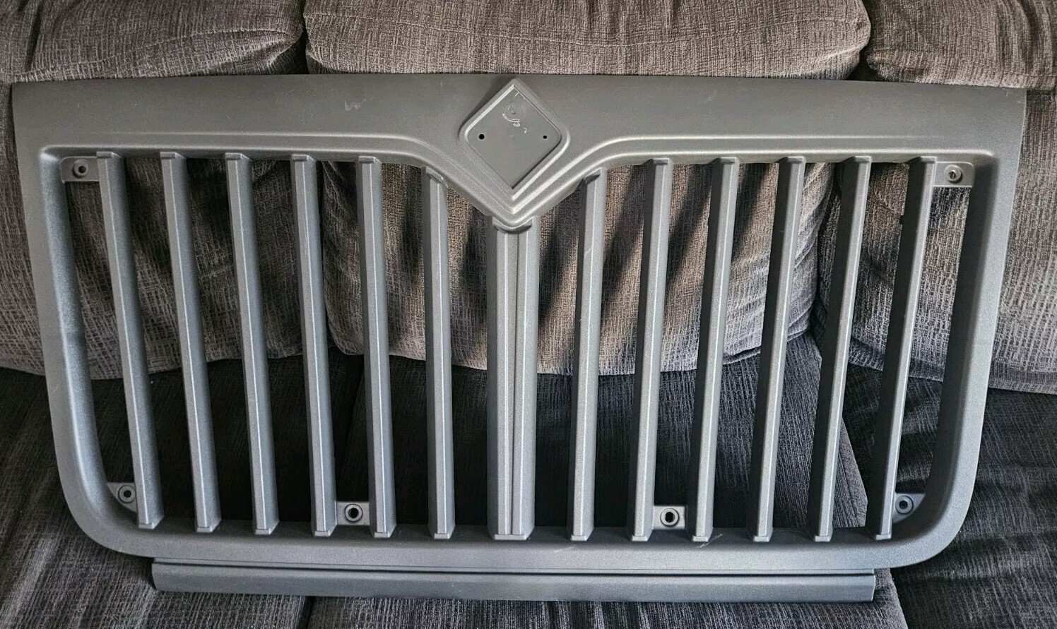 3870720C91 International Navistar GRILLE - GRAY - OEM - NEW