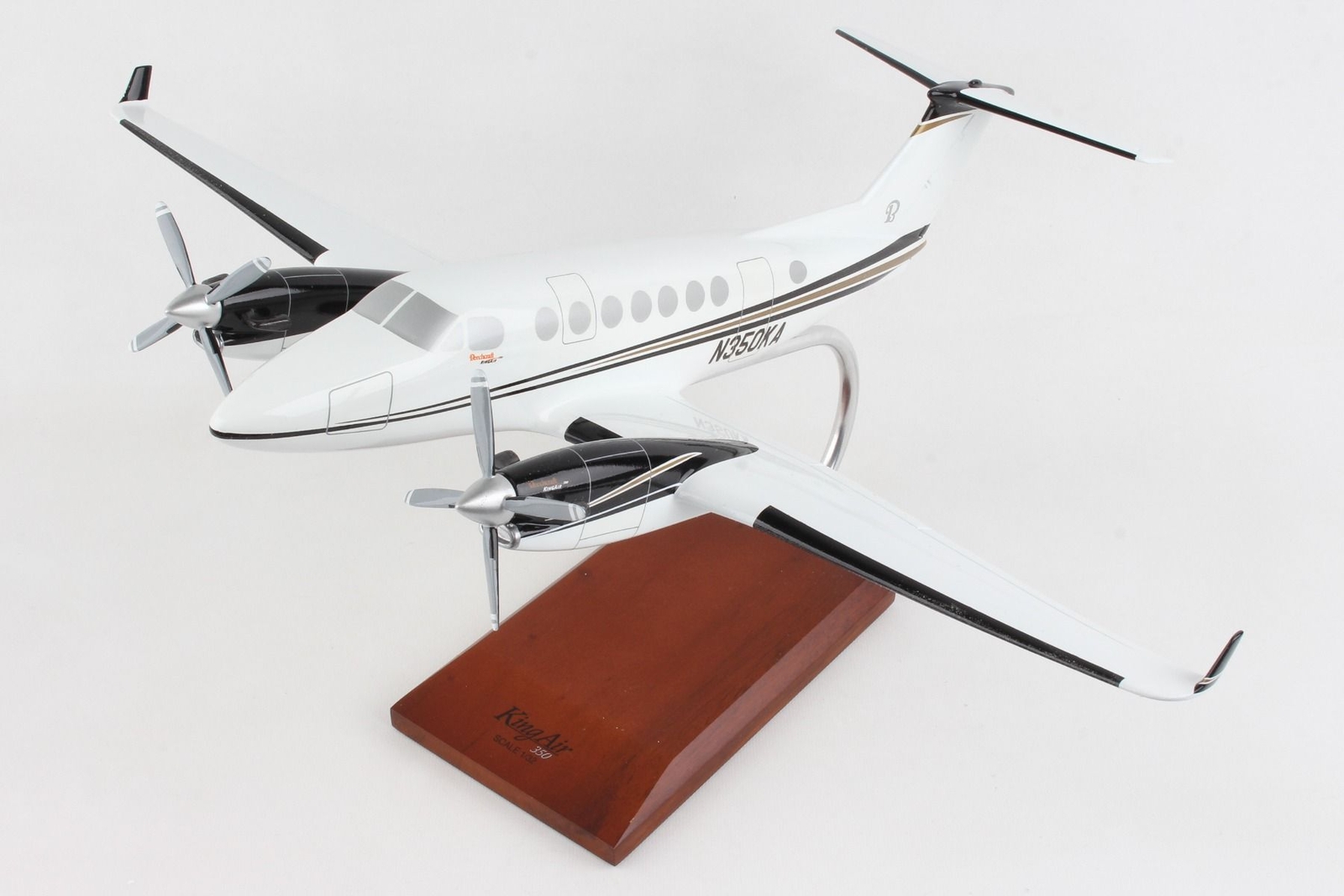 Beechcraft B-350 Super King Air Private Desk Top Display Model 1/32 SC Airplane