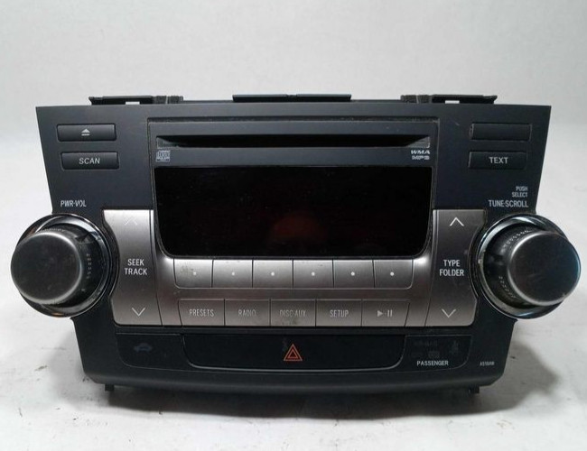 2011-2012 Toyota Highlander Radio Display and Receiver w/o Navigation Used
