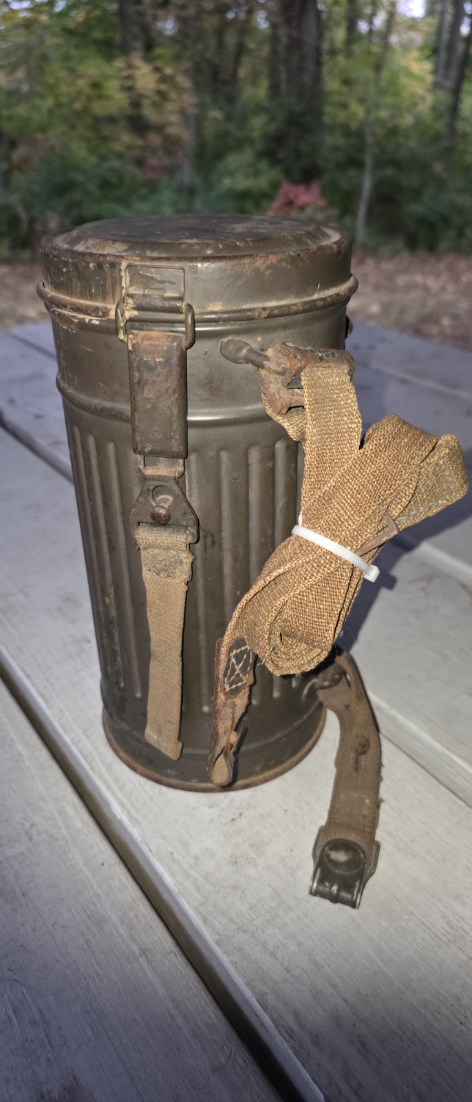 WW2 Original German gas mask canister and Mask- extra lenses. 1942 WW2 Original German gas mask canister and Mask- extra lenses. 1942