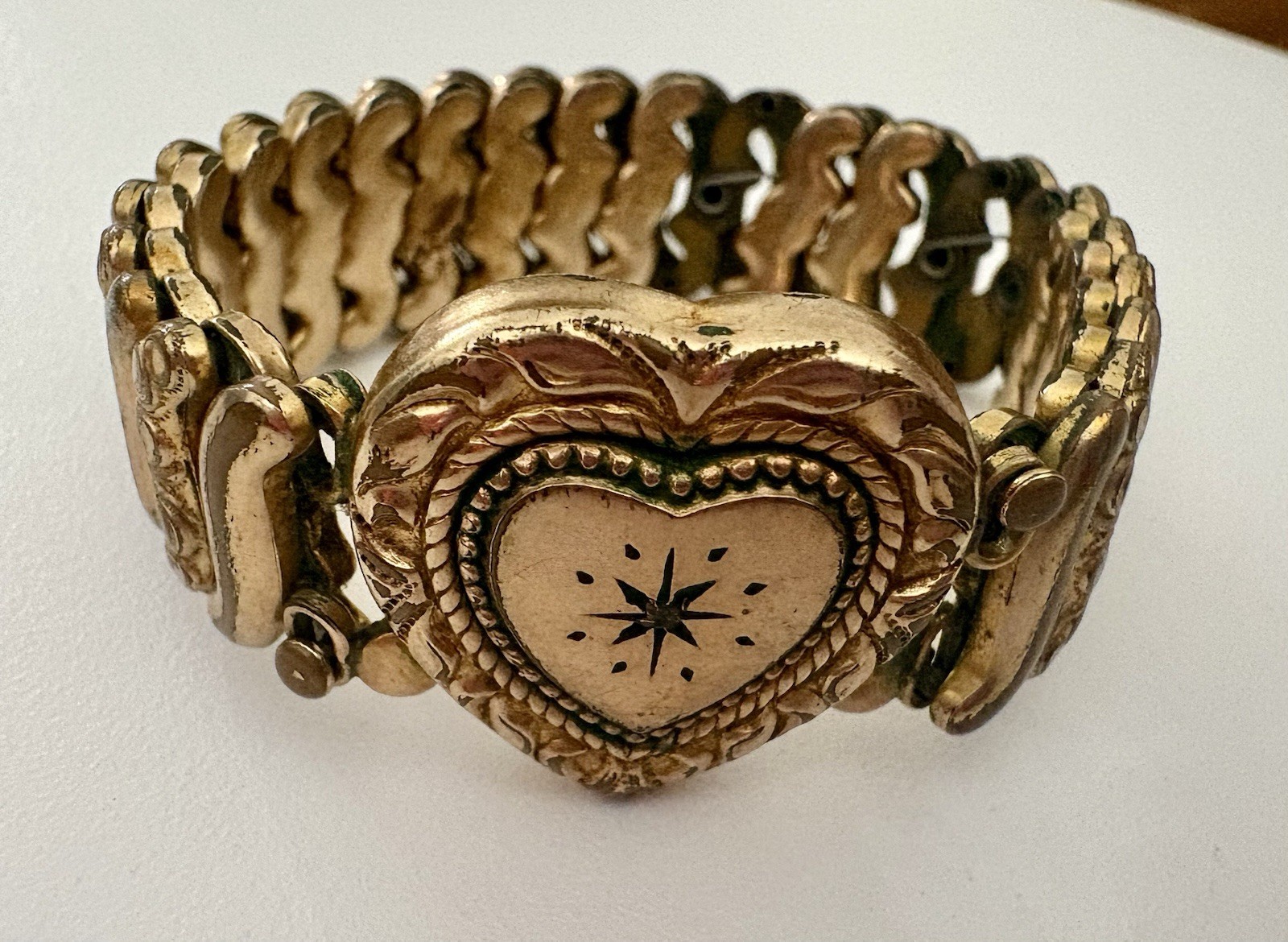 Vintage 1940s Sweetheart Expansion Bracelet Marked Victoria WWII READ