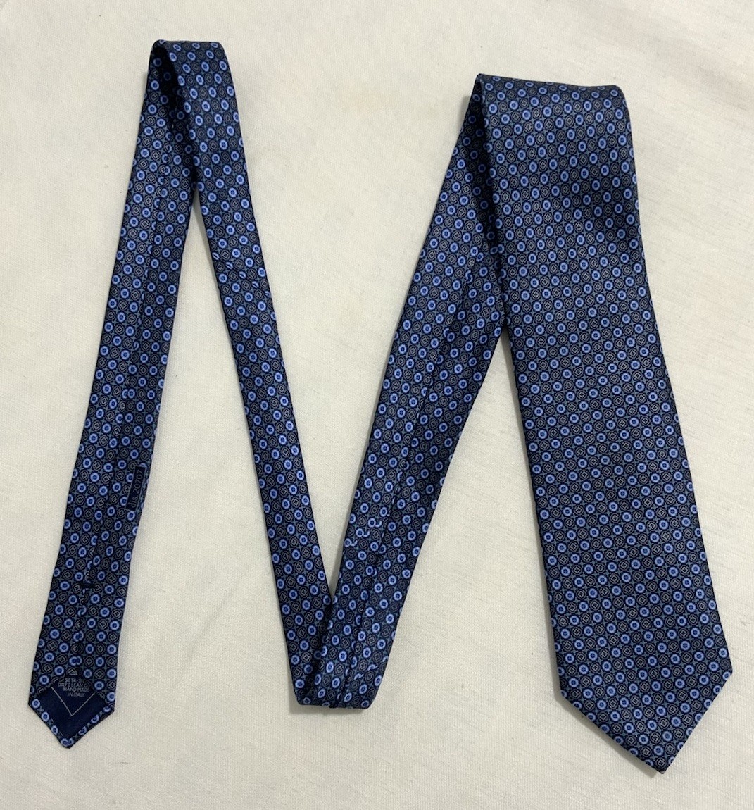 Brioni Italy Luxury Blue Soft Silk Geometric Print Men’s Tie Brioni Italy Luxury Blue Soft Silk Geometric Print Men’s Tie