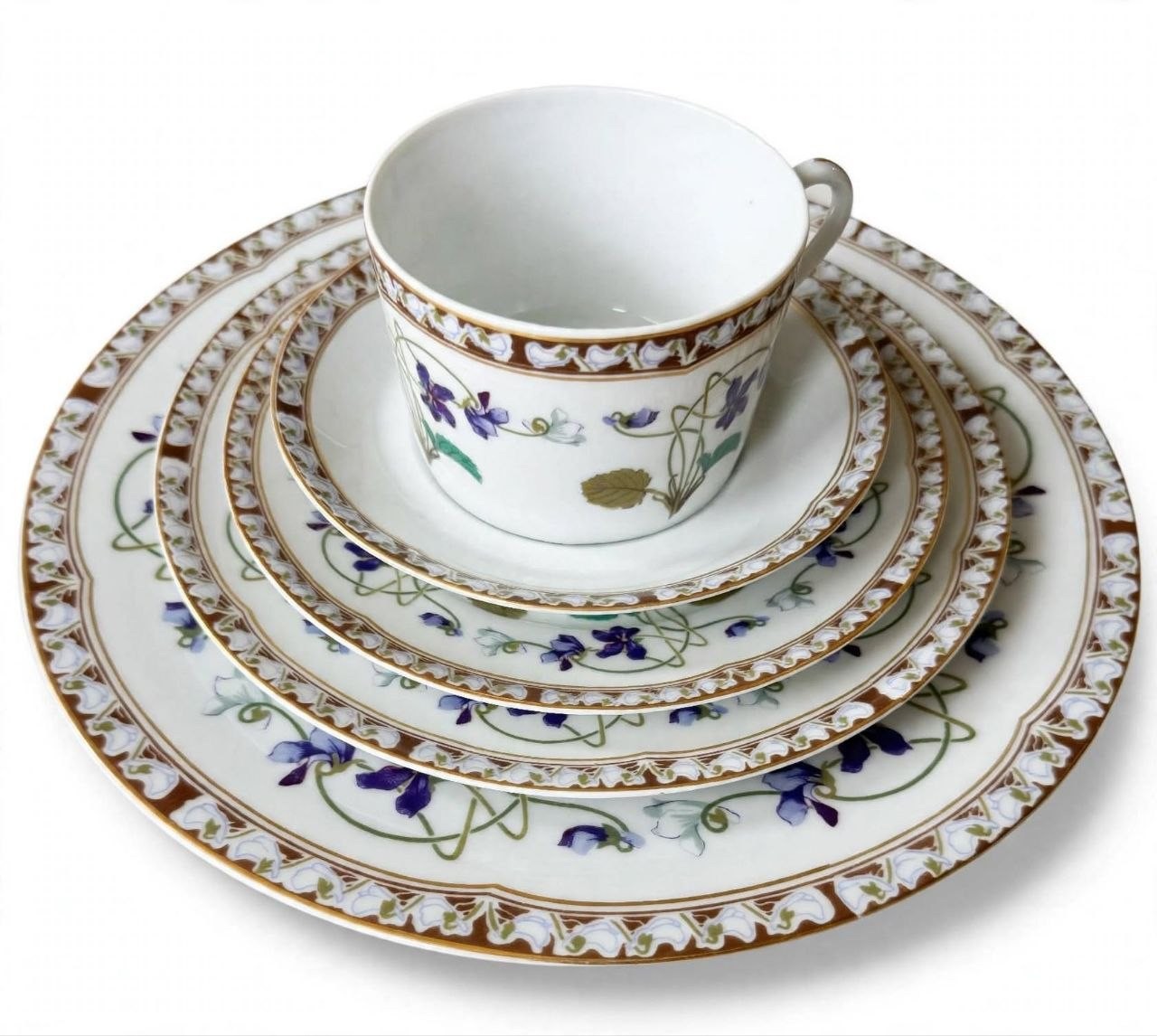 Haviland Limoges Impératrice Eugénie Porcelain Plates & Cup 5-Pieces Set Haviland Limoges Impératrice Eugénie Porcelain Plates & Cup 5-Pieces Set