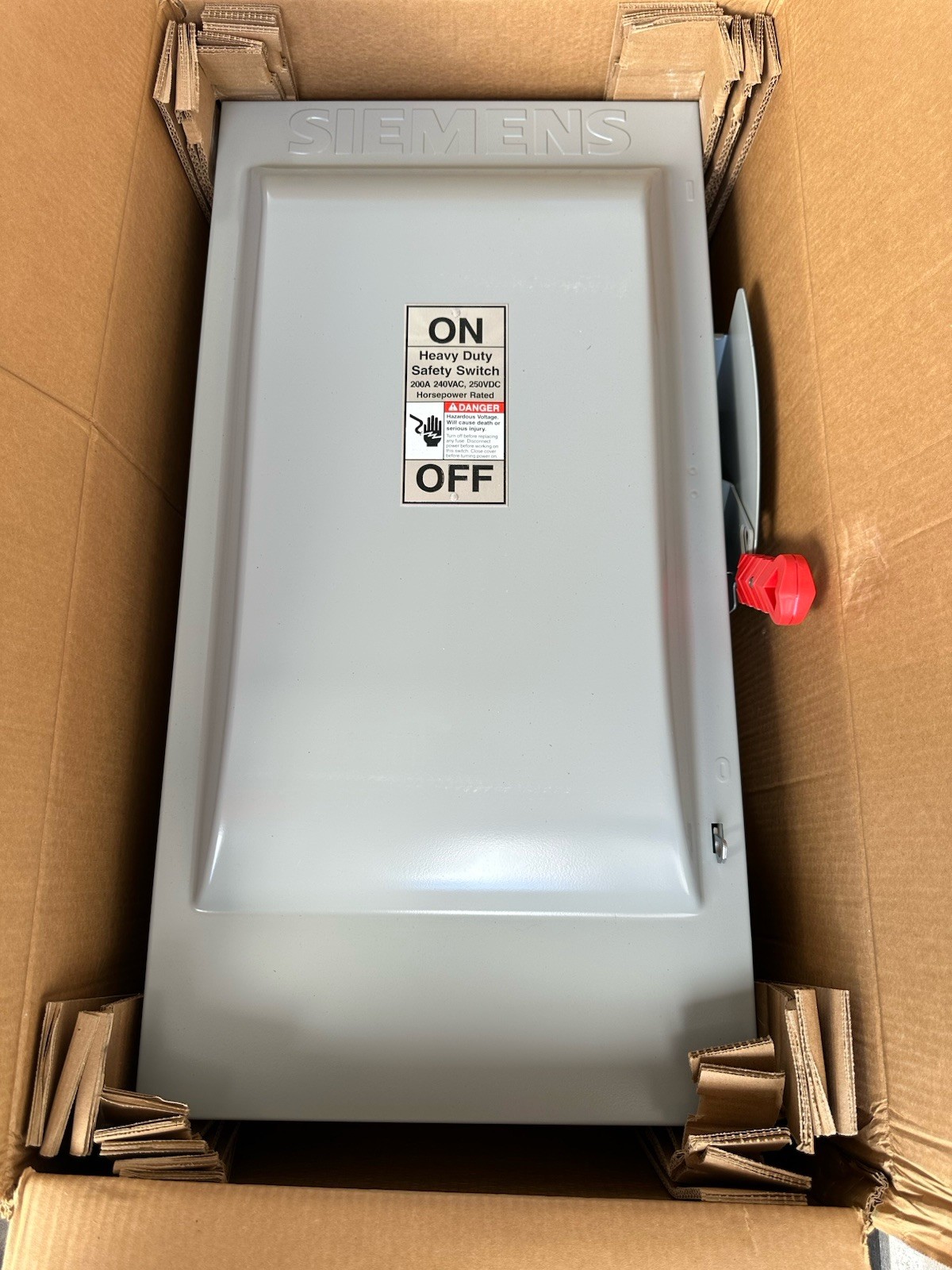 Siemens HF324N. 200A FUSE Heavy Duty Safety Switch 3P, 240v-250vdc. Nema Type 1. Siemens HF324N. 200A FUSE Heavy Duty Safety Switch 3P, 240v-250vdc. Nema Type 1.