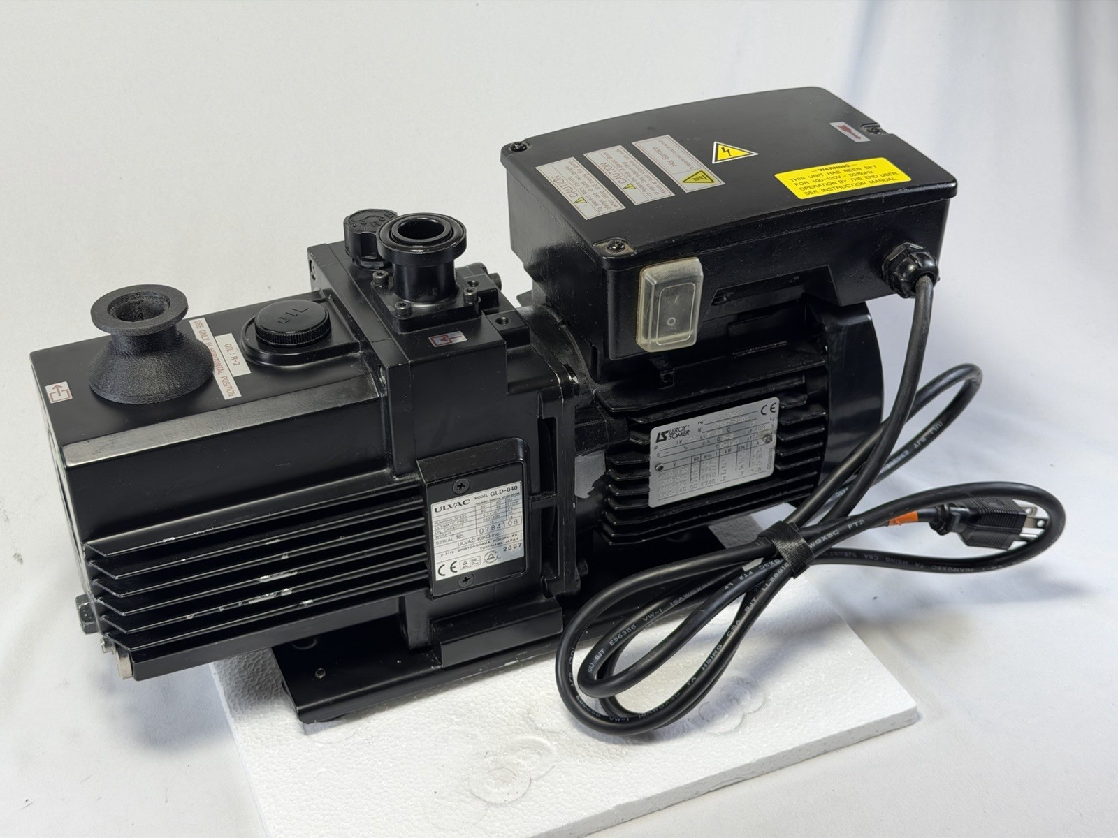 ULVAC GLD-040 Rotary Vane Vacuum Pump Clean&Tested 7.0 mTorr Dual-Voltage KF25