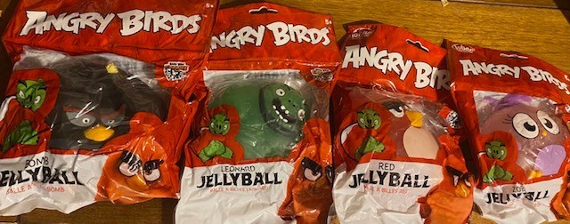 Angry Birds Jelly Balls: Bomb, Red, Zoe, Leonard (set of 4). New. Angry Birds Jelly Balls: Bomb, Red, Zoe, Leonard (set of 4). New.