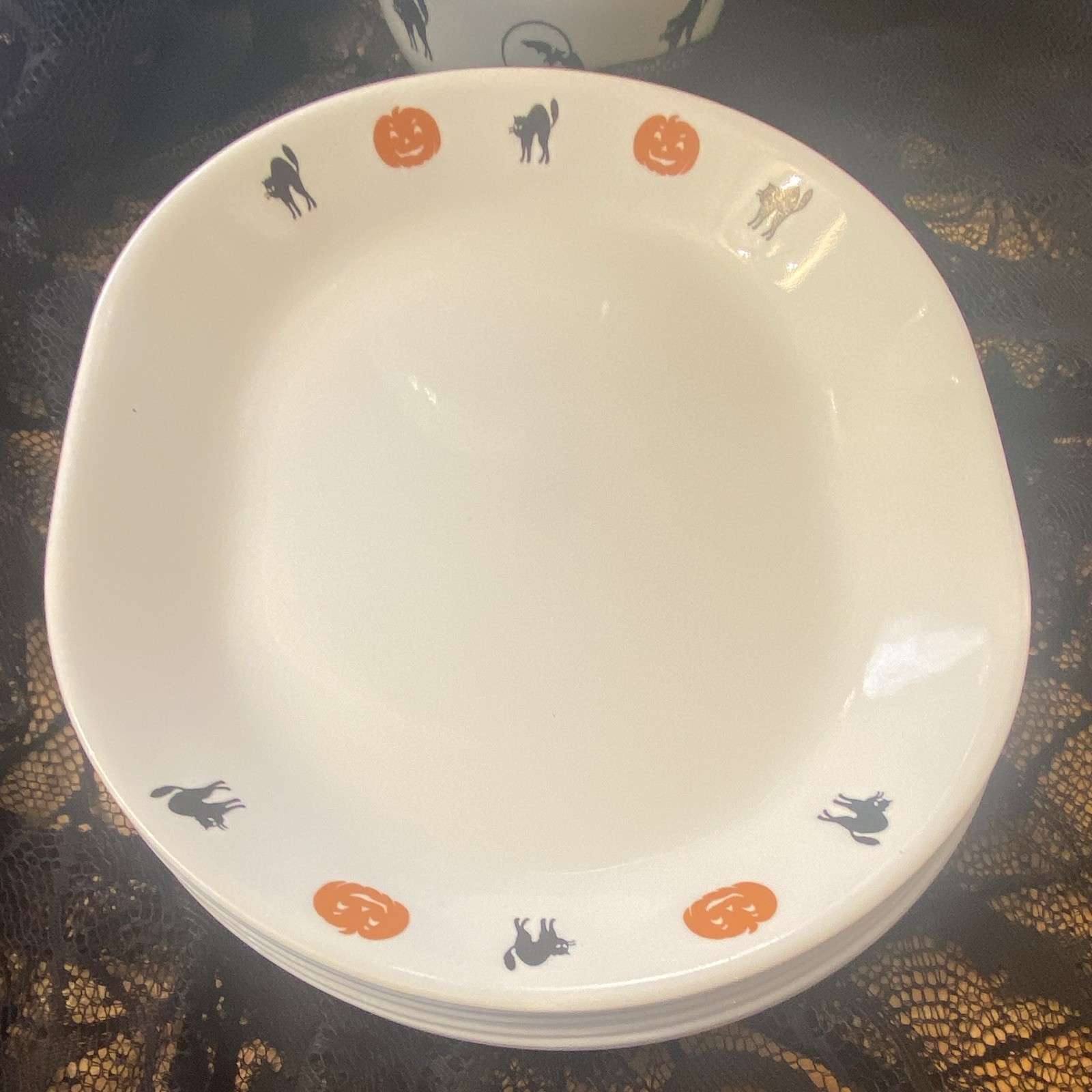 Corelle Halloween 16 Piece Set. 8 Platters 8 Bowls