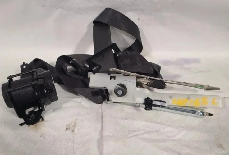 2018-2023 Nissan Kicks Front RH Passenger Seat Belt Retractor Black Oem