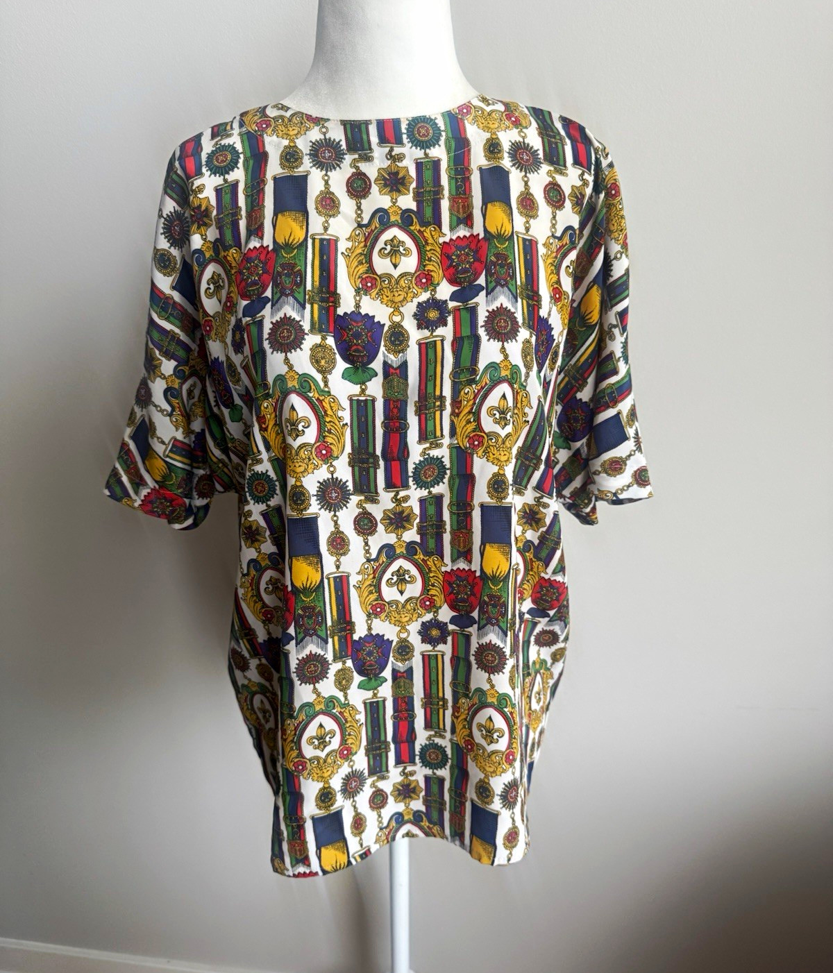 VTG 90’s Jos. A. Bank Women\'s M Medal Print Multicolor SS Round Neck Blouse VTG 90’s Jos. A. Bank Women\'s M Medal Print Multicolor SS Round Neck Blouse