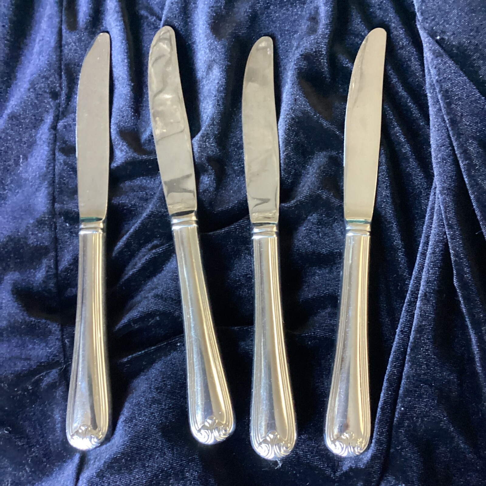 4 Gorham 18/8 Knives Silver 4 Gorham 18/8 Knives Silver