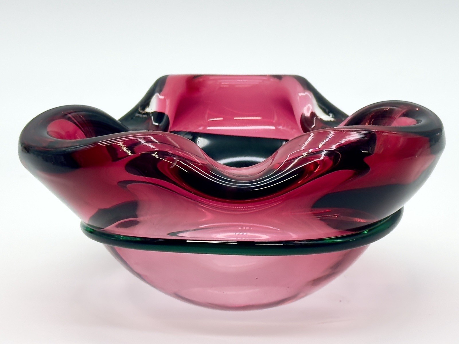 Stunning Vintage Contemporary/Modern Style of Small Hand blown Art Glass Stunning Vintage Contemporary/Modern Style of Small Hand blown Art Glass