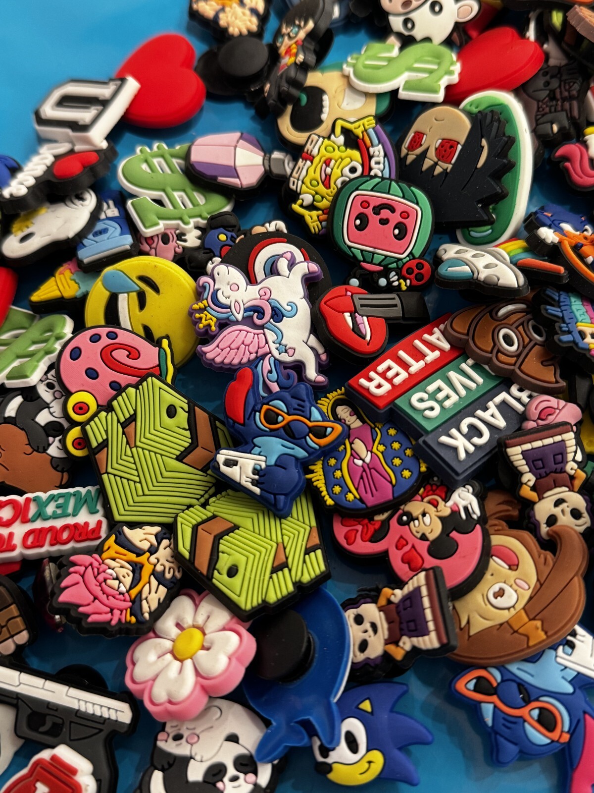 Lot of 1000 Shoe Charms for Crocs Jibbitz mix of different style. Wholesale bulk