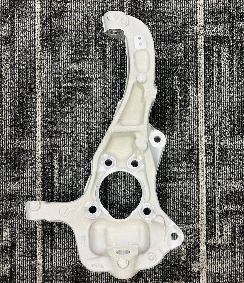 2019-2026 Chevrolet Silverado GMC Sierra 1500 RH OEM Steering Knuckle 84673210