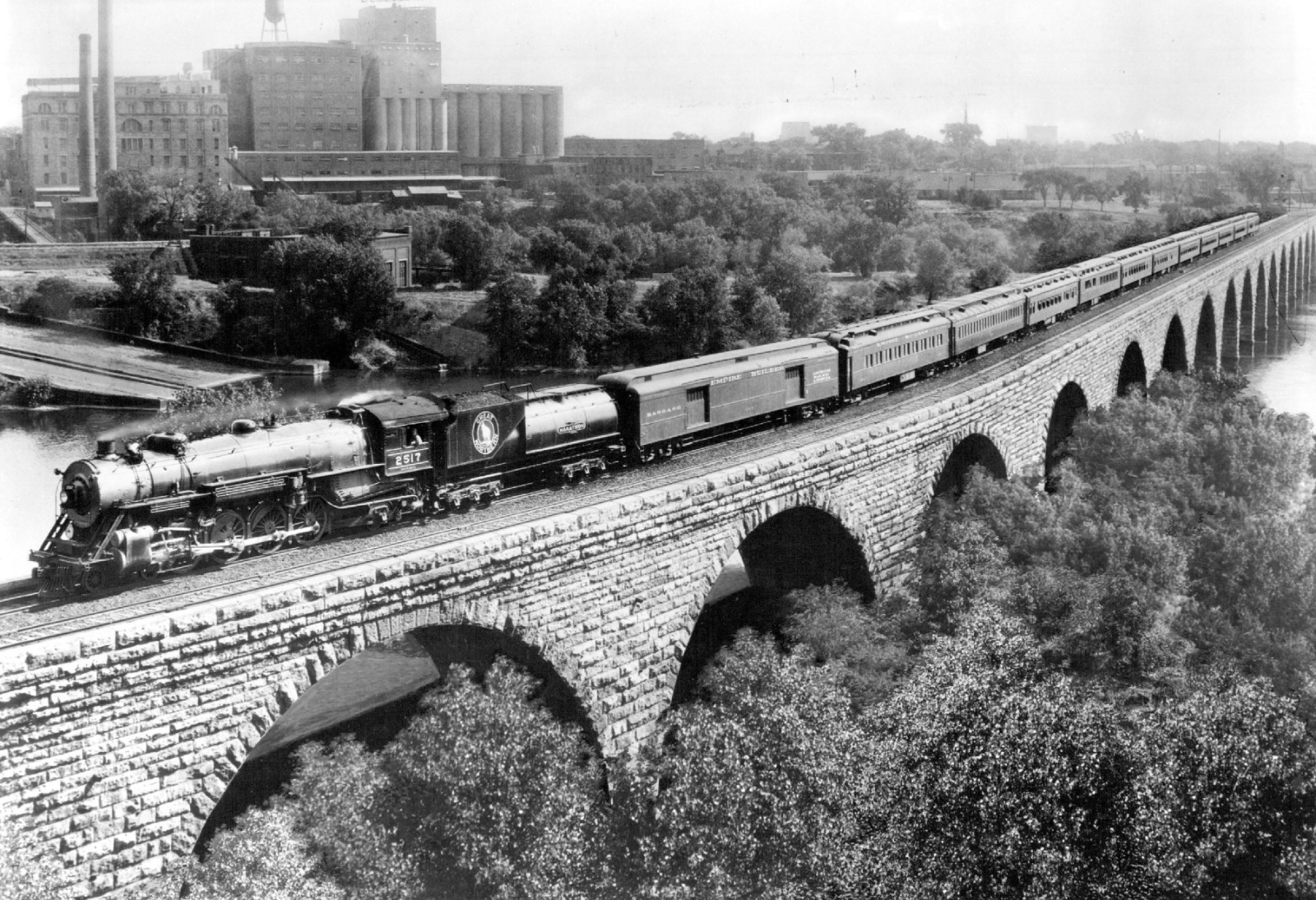 GN Empire Builder crossing Minneapolis stone arch bridge circa 1929 8 x 10 Photo GN Empire Builder crossing Minneapolis stone arch bridge circa 1929 8 x 10 Photo